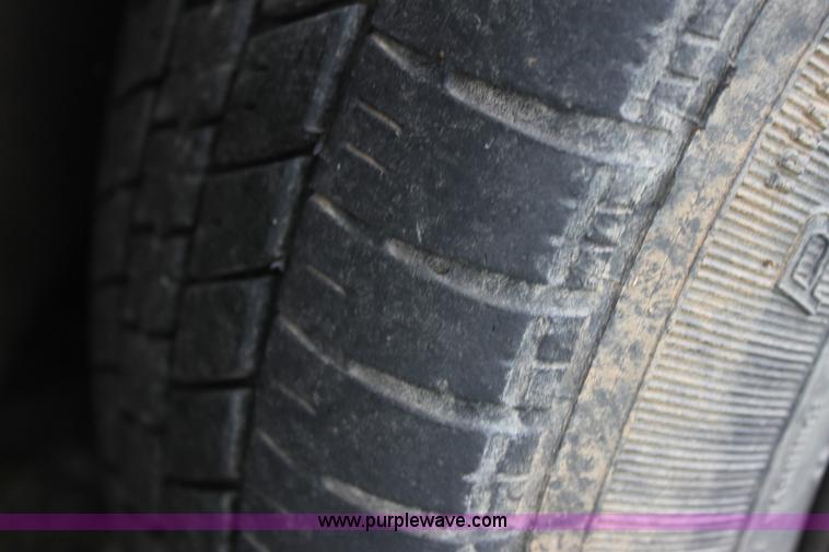 image for item H7455 2000 Dodge Stratus ES