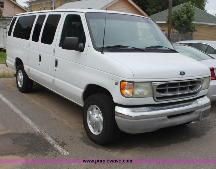 image for item H7459 2002 Ford Econoline E350 Extended van