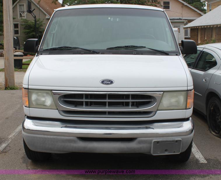 image for item H7459 2002 Ford Econoline E350 Extended van