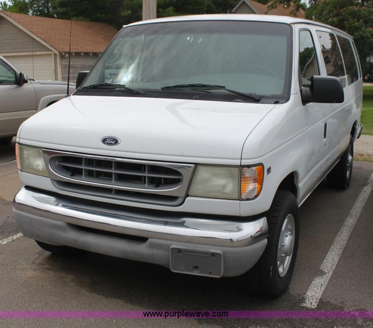 image for item H7459 2002 Ford Econoline E350 Extended van