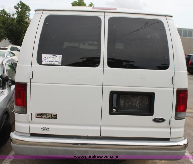 image for item H7459 2002 Ford Econoline E350 Extended van