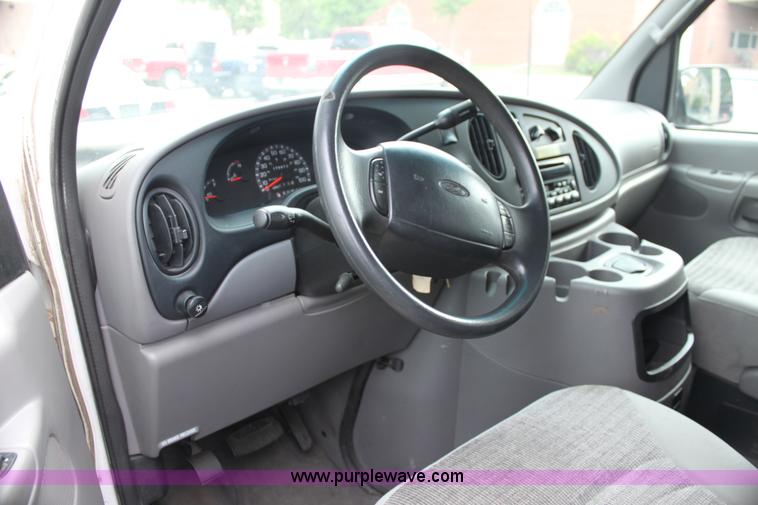 image for item H7459 2002 Ford Econoline E350 Extended van