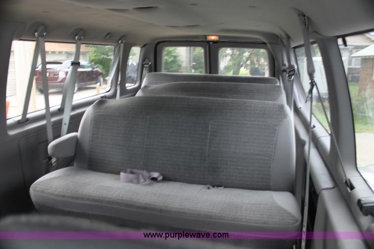 image for item H7459 2002 Ford Econoline E350 Extended van