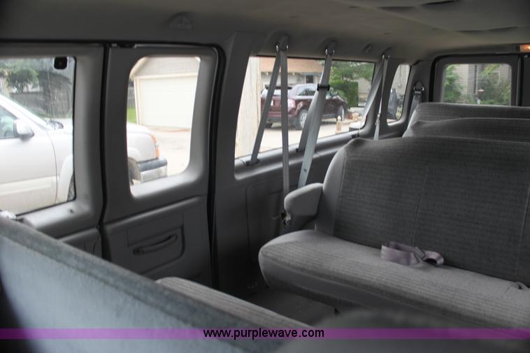 image for item H7459 2002 Ford Econoline E350 Extended van