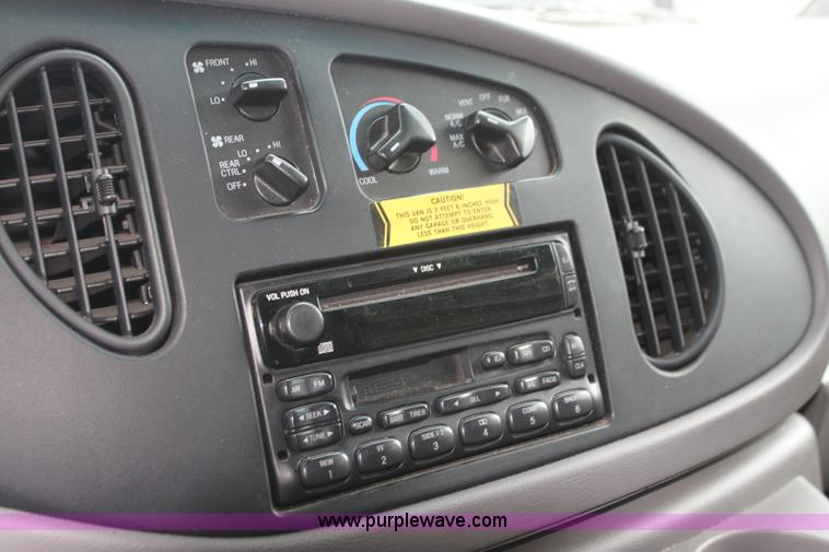 image for item H7459 2002 Ford Econoline E350 Extended van