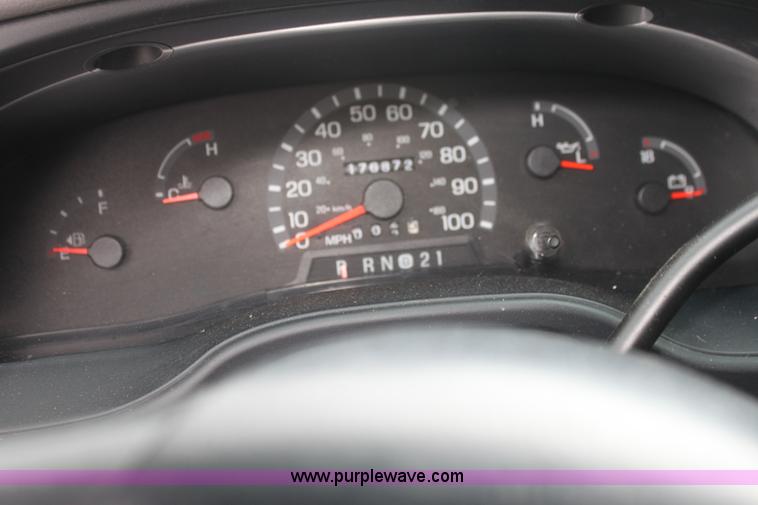 image for item H7459 2002 Ford Econoline E350 Extended van