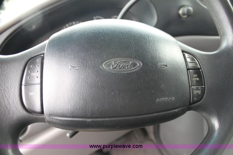 image for item H7459 2002 Ford Econoline E350 Extended van