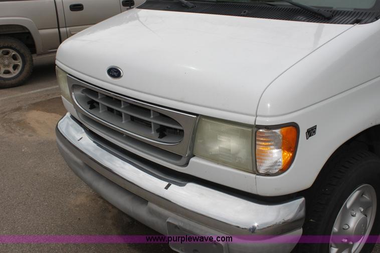 image for item H7459 2002 Ford Econoline E350 Extended van