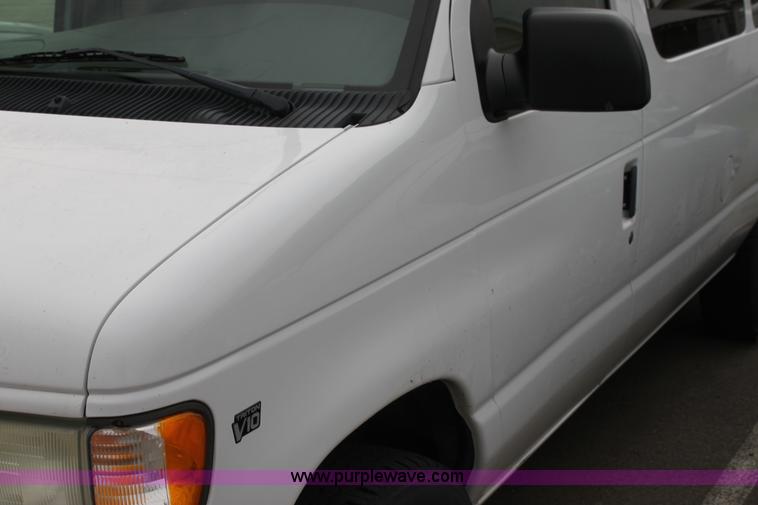 image for item H7459 2002 Ford Econoline E350 Extended van