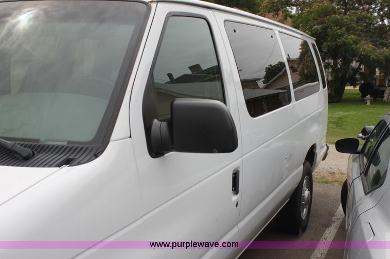 image for item H7459 2002 Ford Econoline E350 Extended van