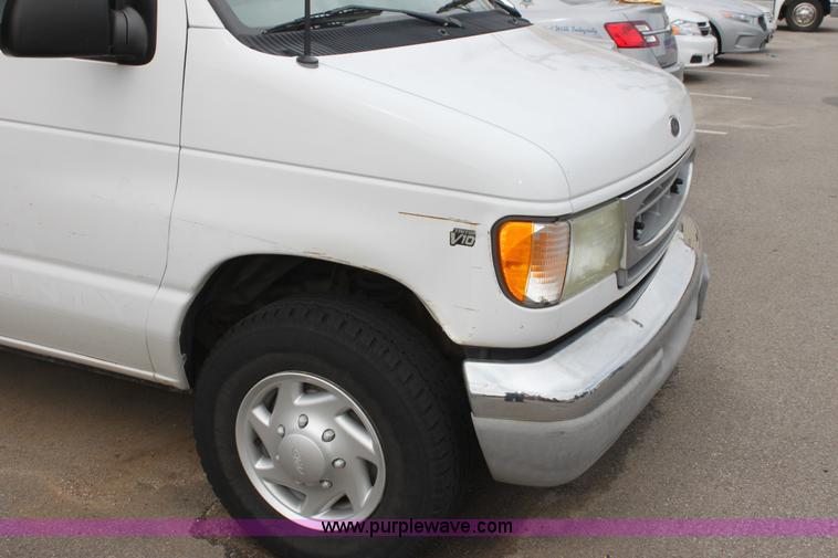 image for item H7459 2002 Ford Econoline E350 Extended van