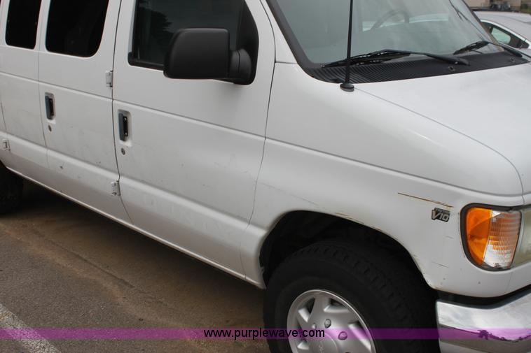 image for item H7459 2002 Ford Econoline E350 Extended van