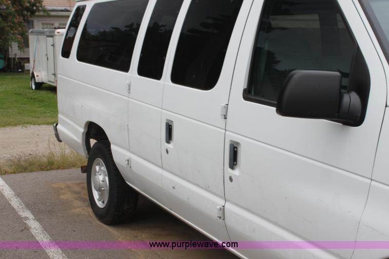 image for item H7459 2002 Ford Econoline E350 Extended van