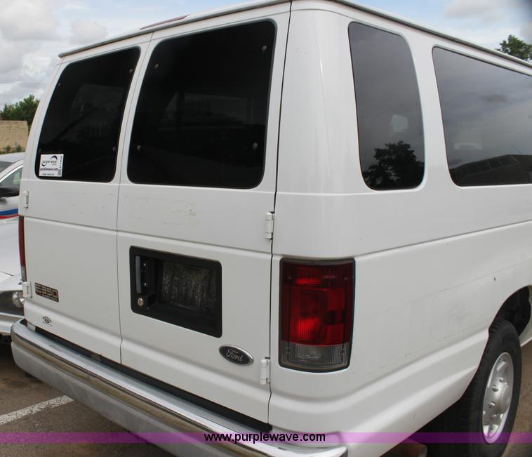 image for item H7459 2002 Ford Econoline E350 Extended van