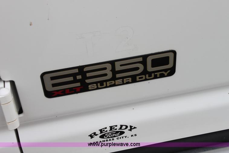 image for item H7459 2002 Ford Econoline E350 Extended van