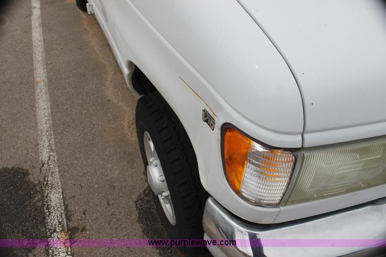 image for item H7459 2002 Ford Econoline E350 Extended van