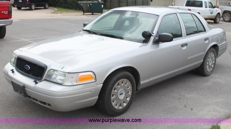 image for item H7460 2005 Ford Crown Victoria Police Interceptor