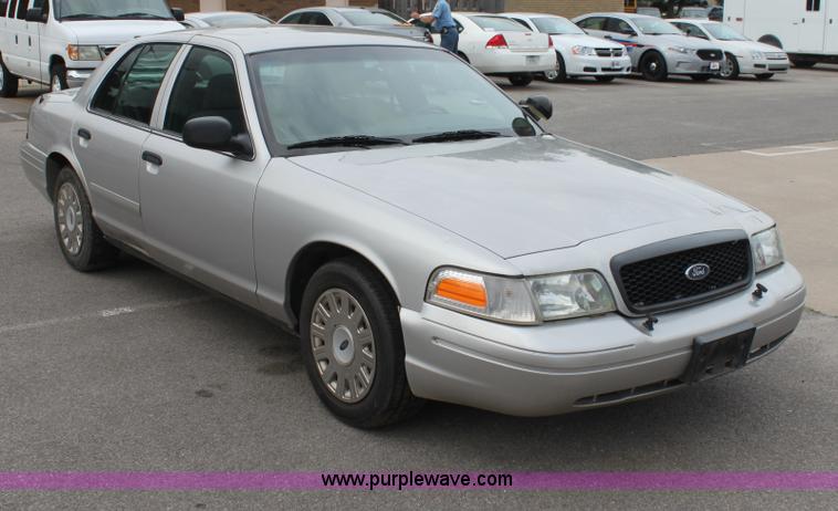 image for item H7460 2005 Ford Crown Victoria Police Interceptor