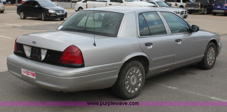 image for item H7460 2005 Ford Crown Victoria Police Interceptor
