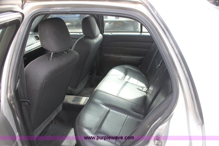 image for item H7460 2005 Ford Crown Victoria Police Interceptor