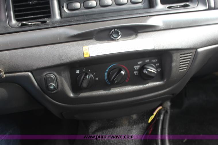 image for item H7460 2005 Ford Crown Victoria Police Interceptor