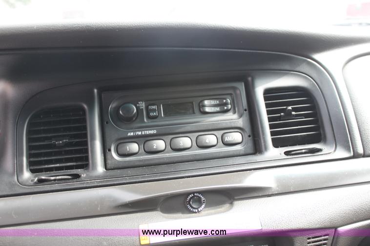 image for item H7460 2005 Ford Crown Victoria Police Interceptor