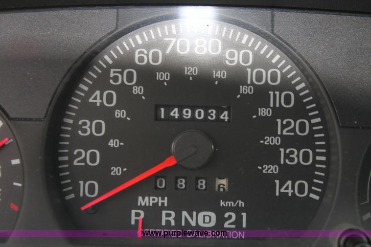 image for item H7460 2005 Ford Crown Victoria Police Interceptor