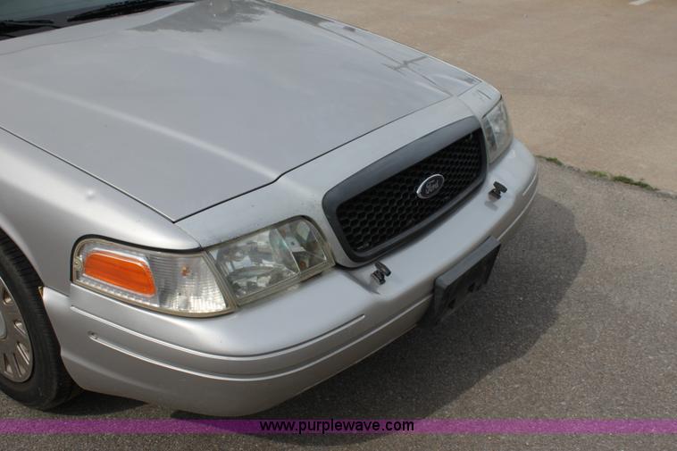 image for item H7460 2005 Ford Crown Victoria Police Interceptor
