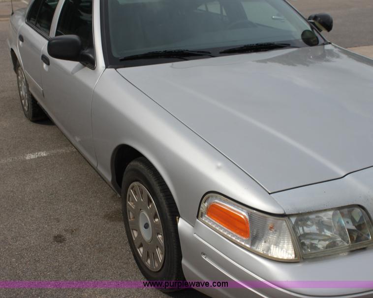 image for item H7460 2005 Ford Crown Victoria Police Interceptor