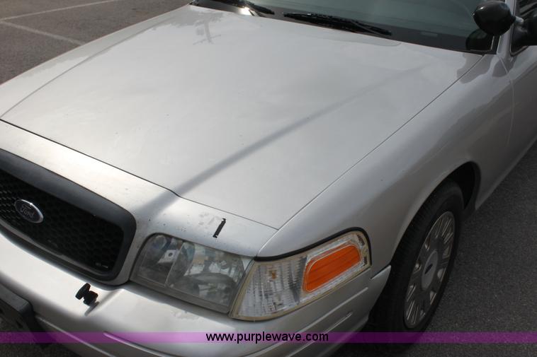 image for item H7460 2005 Ford Crown Victoria Police Interceptor