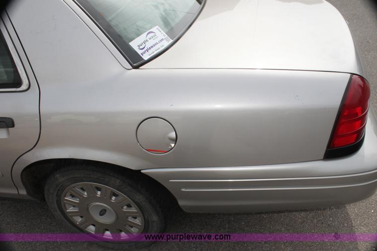 image for item H7460 2005 Ford Crown Victoria Police Interceptor