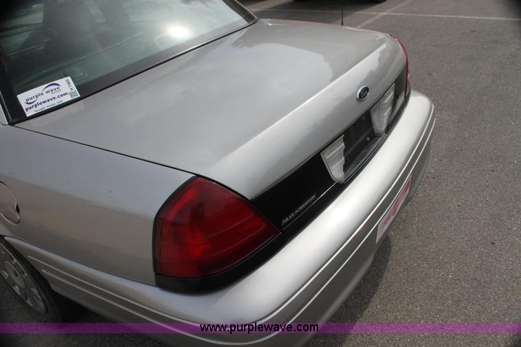 image for item H7460 2005 Ford Crown Victoria Police Interceptor