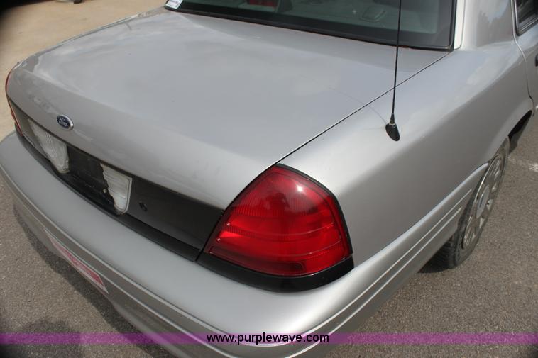 image for item H7460 2005 Ford Crown Victoria Police Interceptor