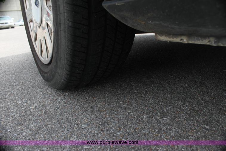 image for item H7460 2005 Ford Crown Victoria Police Interceptor