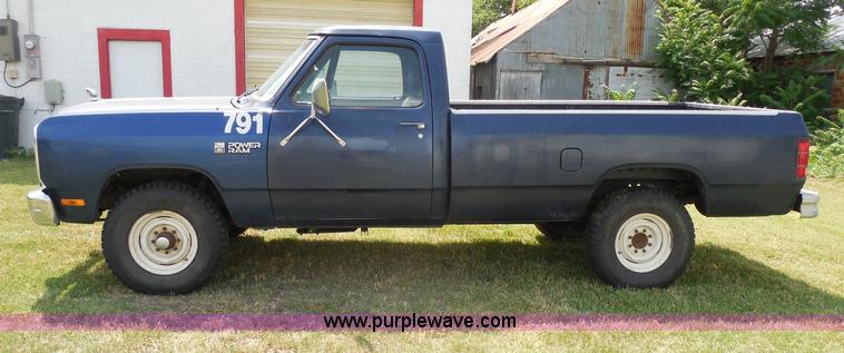 image for item H9996 1986 Dodge W250 pickup truck