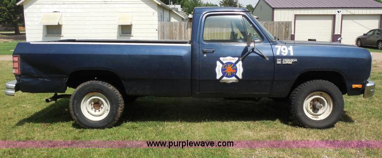 image for item H9996 1986 Dodge W250 pickup truck