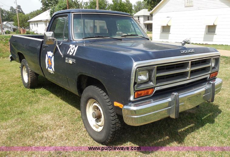 image for item H9996 1986 Dodge W250 pickup truck