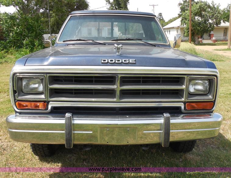 image for item H9996 1986 Dodge W250 pickup truck