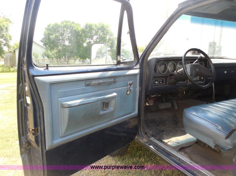 image for item H9996 1986 Dodge W250 pickup truck