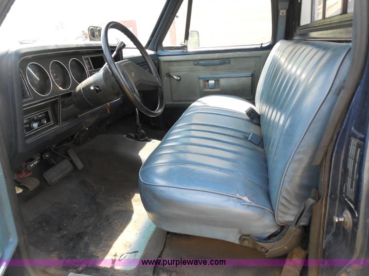 image for item H9996 1986 Dodge W250 pickup truck