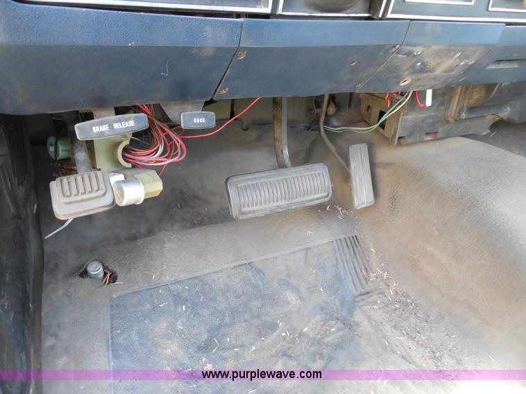 image for item H9996 1986 Dodge W250 pickup truck