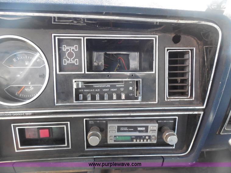 image for item H9996 1986 Dodge W250 pickup truck