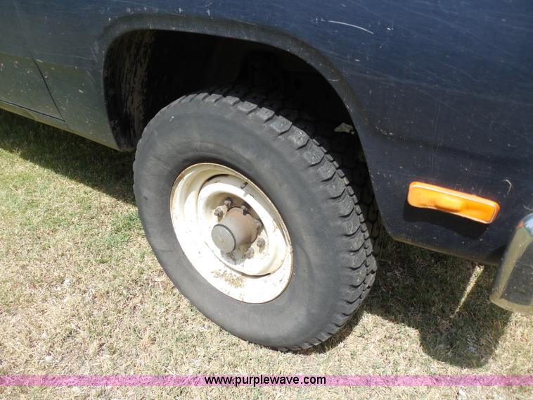 image for item H9996 1986 Dodge W250 pickup truck