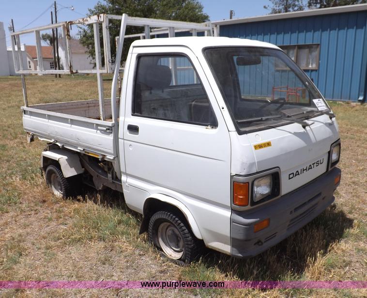 image for item I7741 1992 Daihatsu HiJet utility vehicle