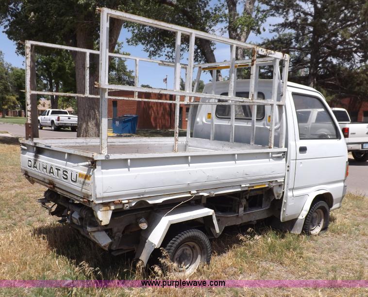 image for item I7741 1992 Daihatsu HiJet utility vehicle