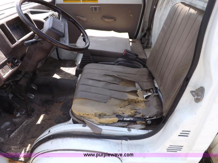 image for item I7741 1992 Daihatsu HiJet utility vehicle