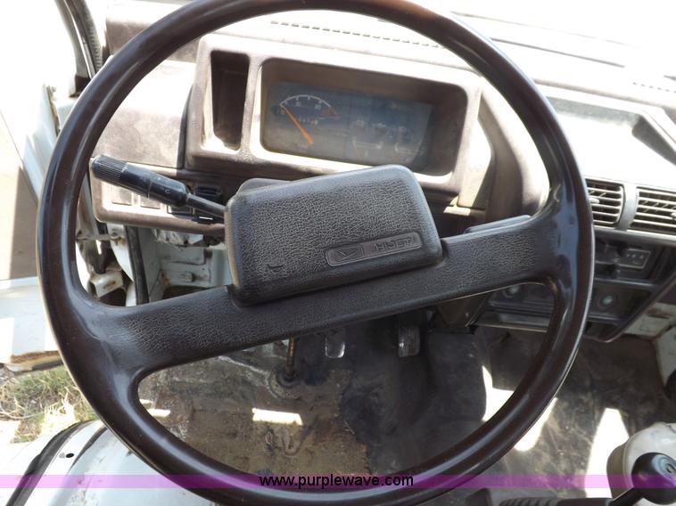 image for item I7741 1992 Daihatsu HiJet utility vehicle