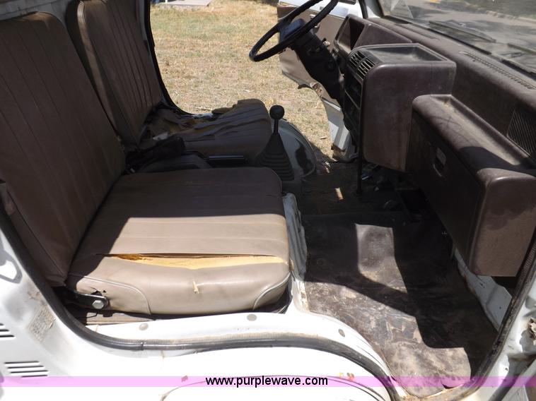 image for item I7741 1992 Daihatsu HiJet utility vehicle