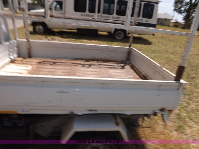 image for item I7741 1992 Daihatsu HiJet utility vehicle