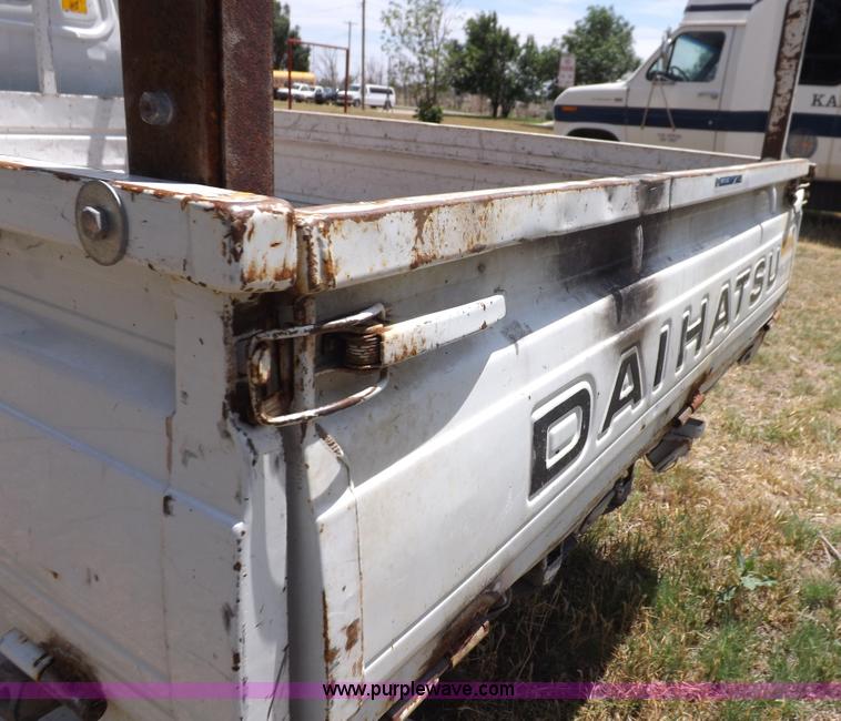 image for item I7741 1992 Daihatsu HiJet utility vehicle